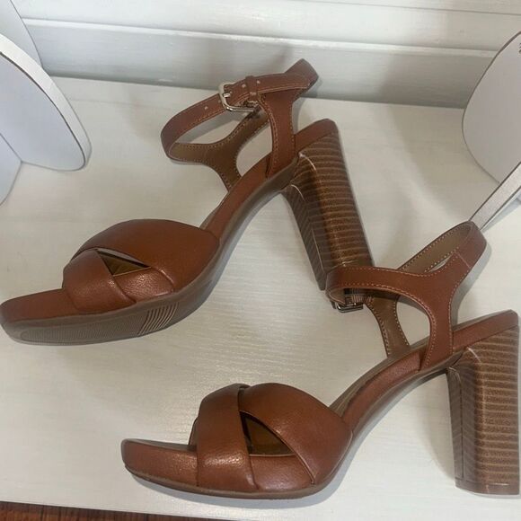 NWT Naturalizer Chunky Sandals - Picture 5 of 6